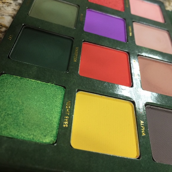 Menagerie cosmetics feral palette only eyeshadows - Picture 4 of 6